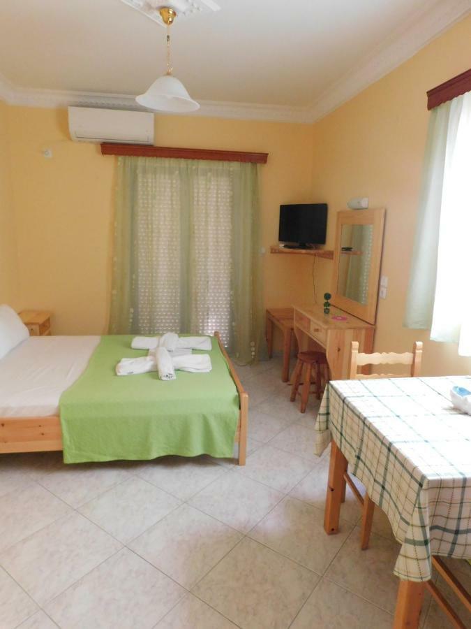 דירות Poros Town To Spiti Tis Eirinis מראה חיצוני תמונה
