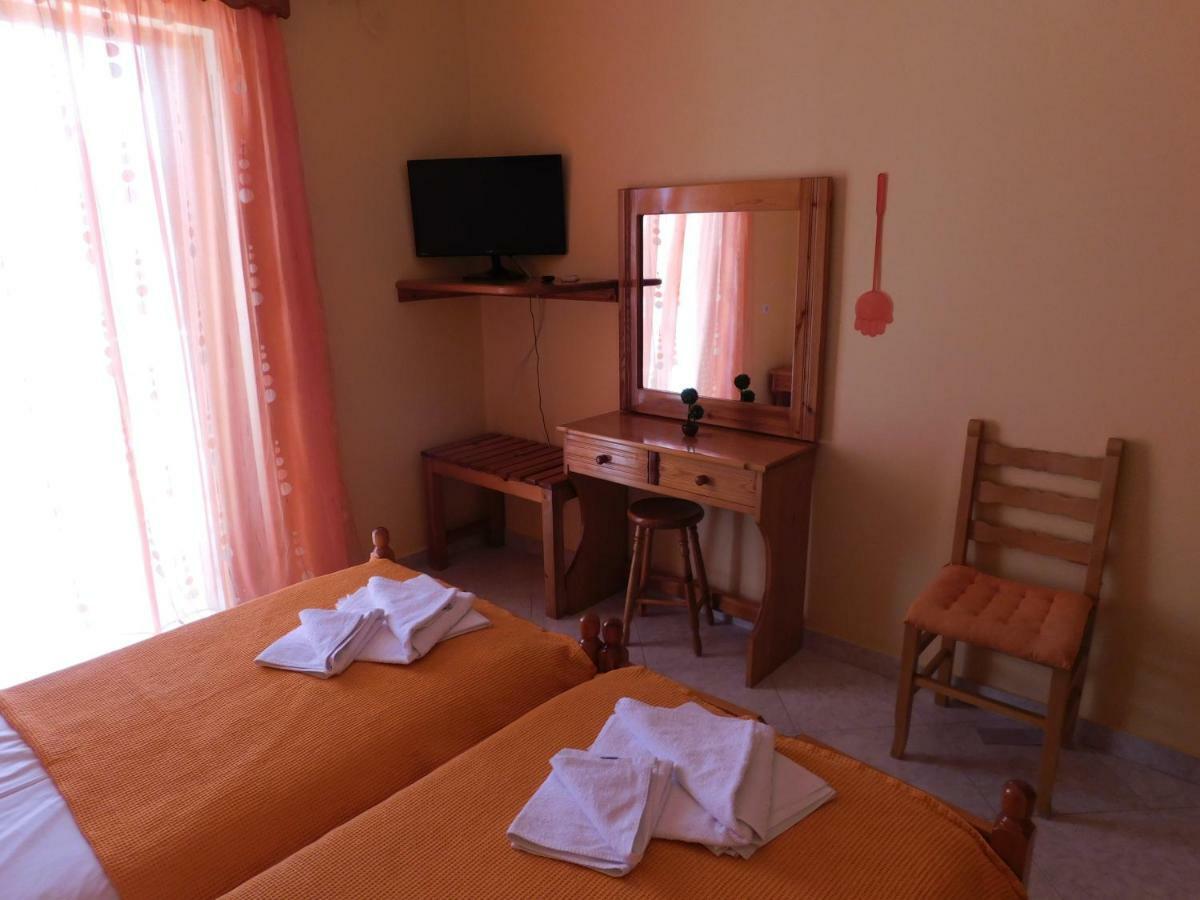 דירות Poros Town To Spiti Tis Eirinis מראה חיצוני תמונה
